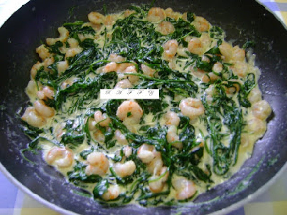 CONCHIGLIE CON RUCOLA, GAMBERETTI E PANNA - foto 3