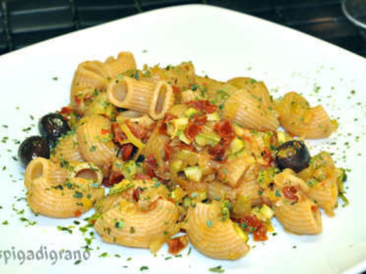 Conchiglie integrali con ragù vegetariano