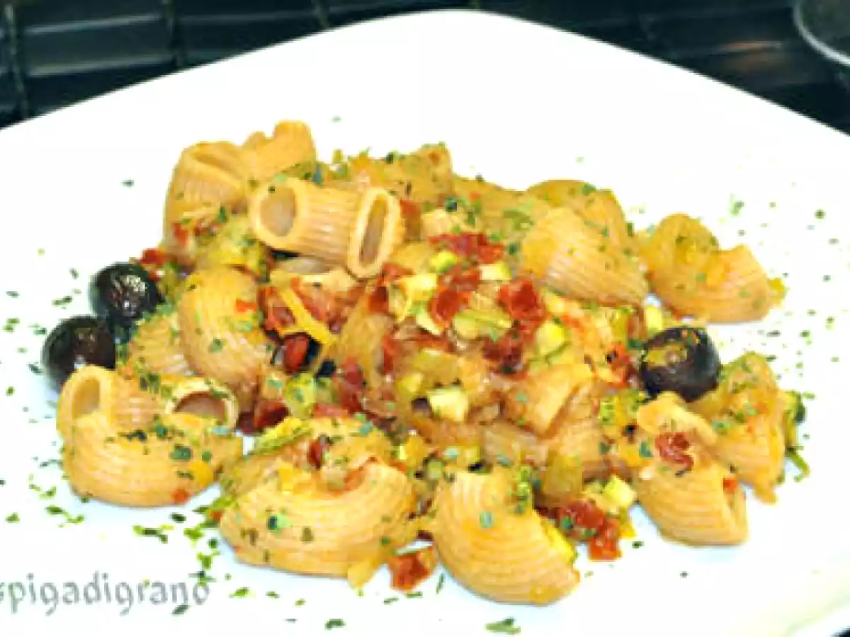 Conchiglie integrali con ragù vegetariano