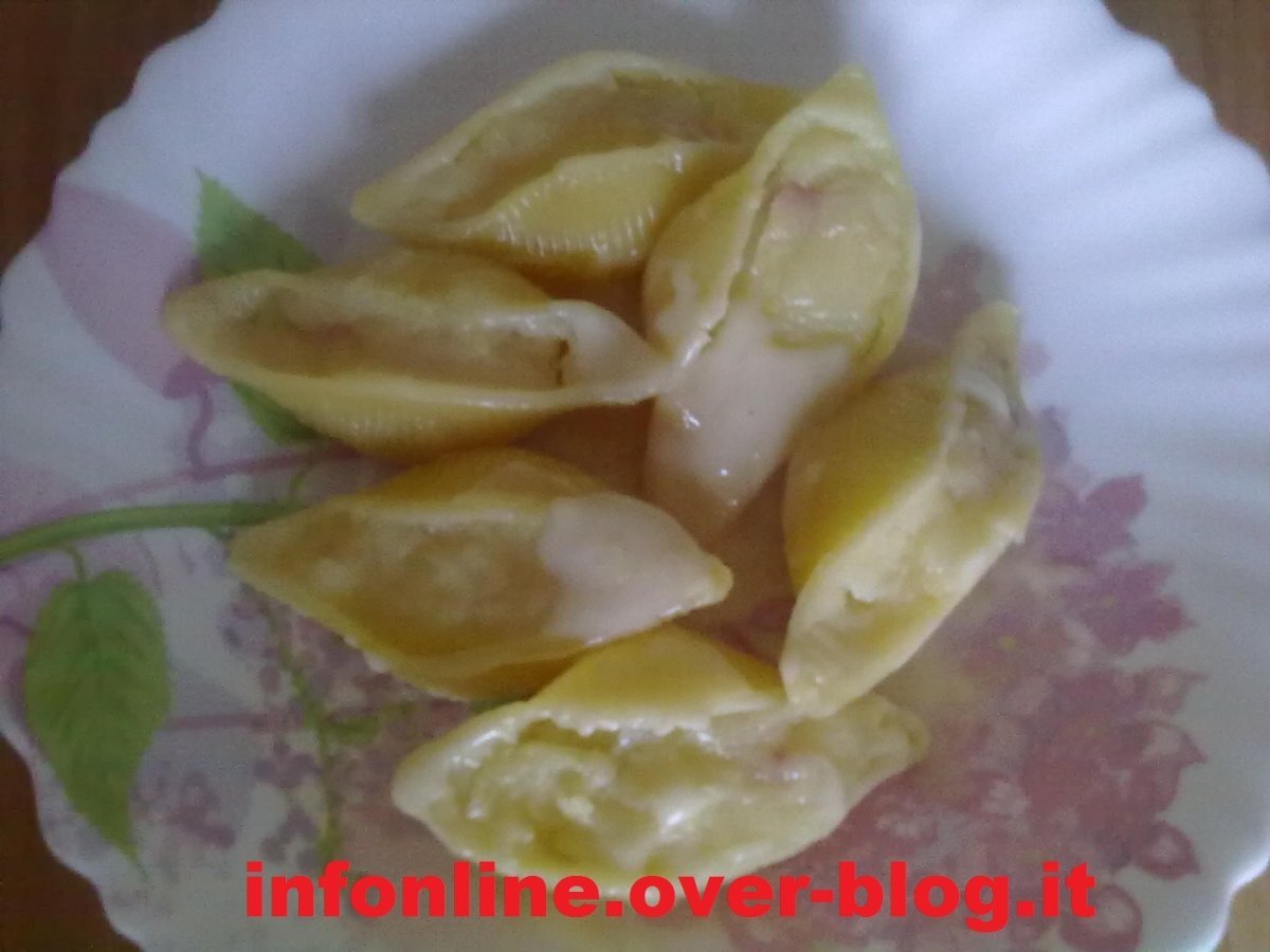 Conchiglioni ripieni di patate, cipolle e pancetta