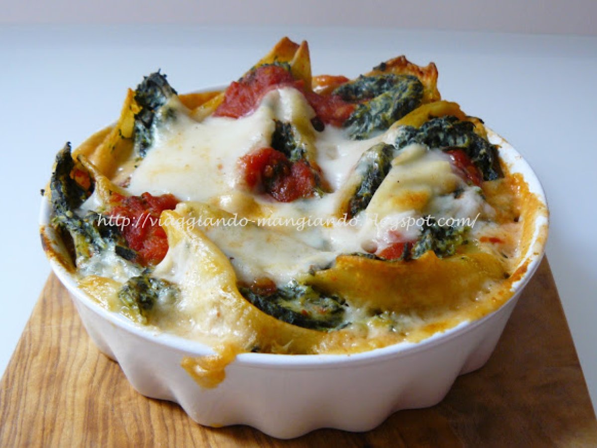 Ricetta conchiglioni ripieni di ricotta e spinaci al forno