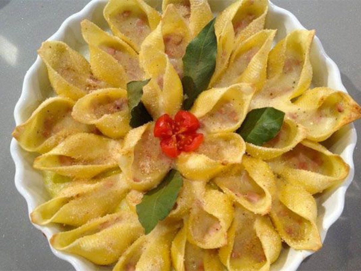 Conchiglioni ripieni di squacquerone e mortadella