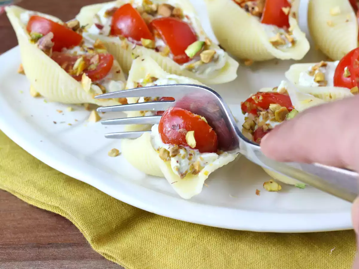 Conchiglioni ripieni freddi con stracciatella, pistacchi, pomodorini e limone - foto 6