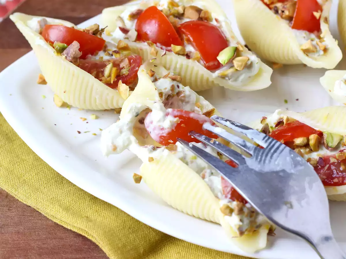 Conchiglioni ripieni freddi con stracciatella, pistacchi, pomodorini e limone - foto 3