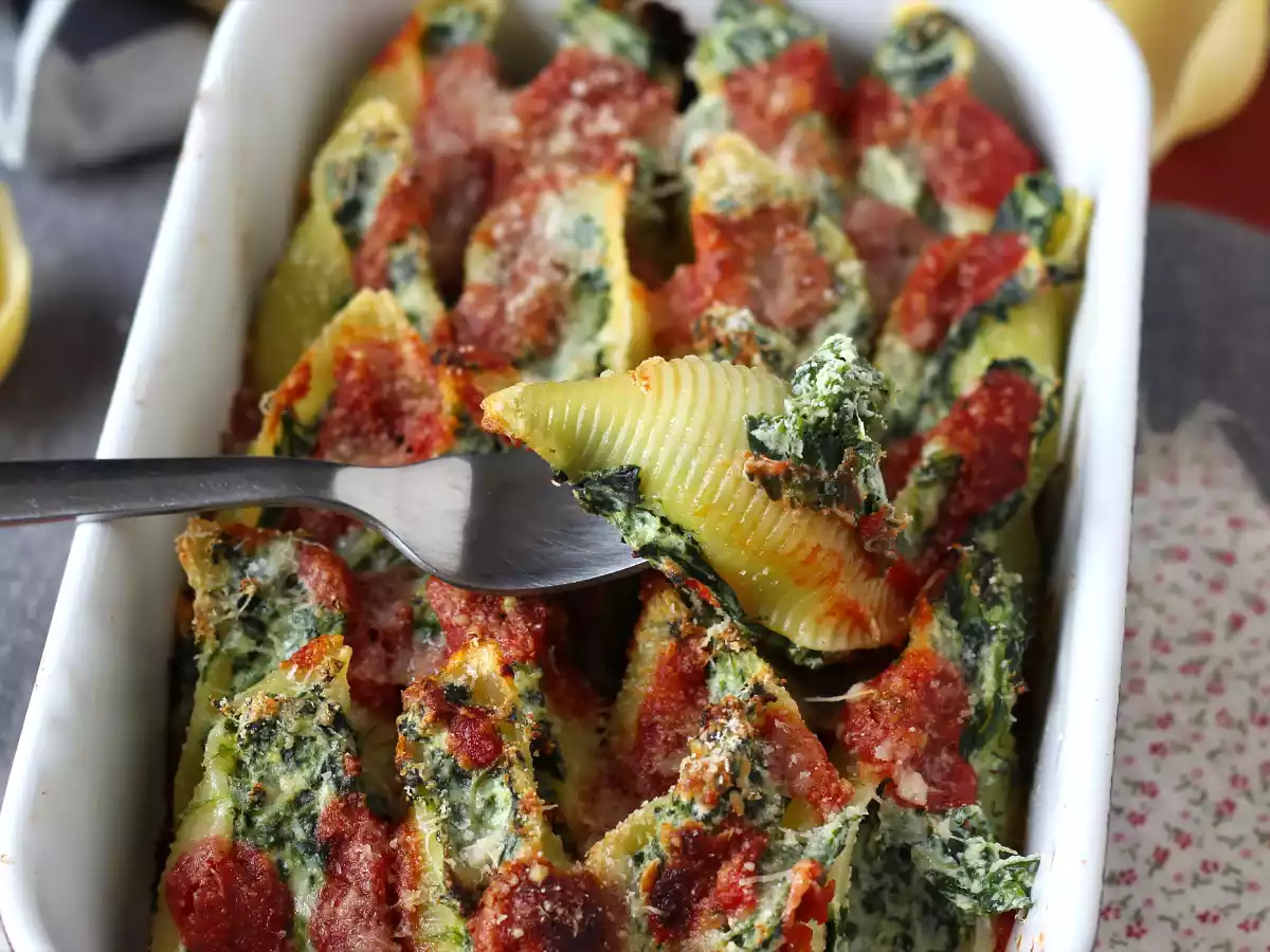 Conchiglioni ripieni ricotta e spinaci: un irresistibile piatto al forno vegetariano - foto 2