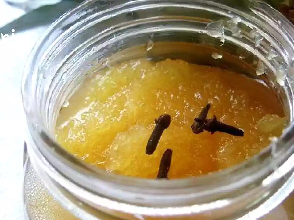 Confettura di ananas profumata con lime e cannella