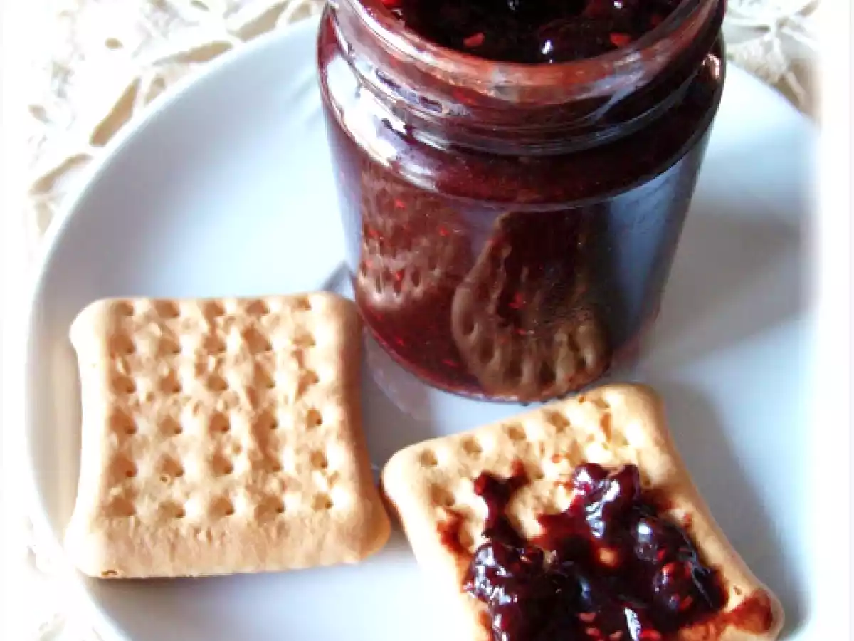 Confettura di cioccolato, more e lamponi
