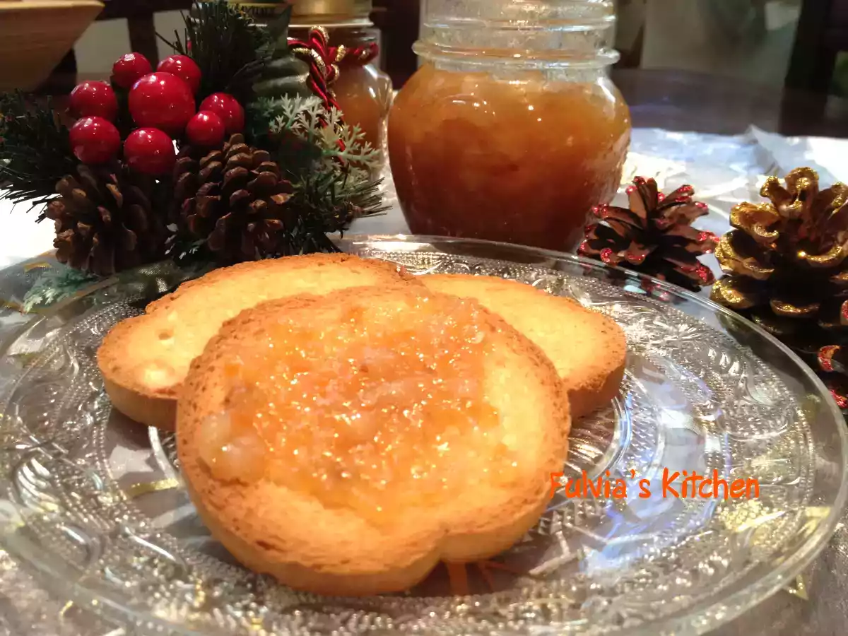 Confettura di mele, pere, carote e mandorle