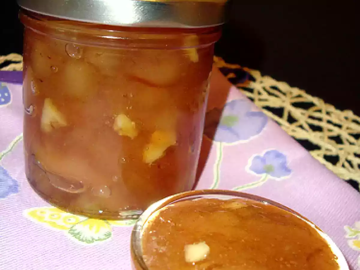 Confettura di pere, noci e cannella