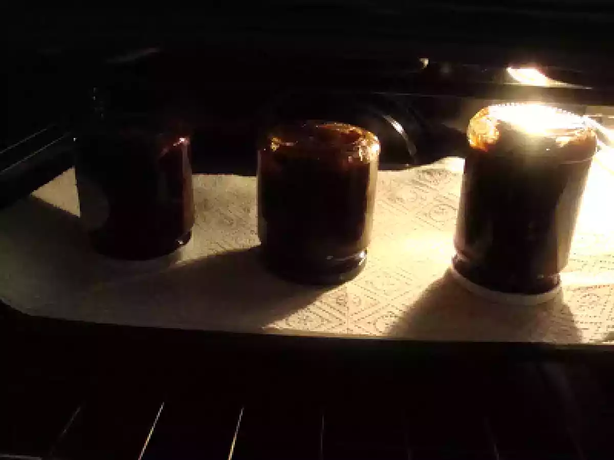 Confettura di vino, prugne e pinoli