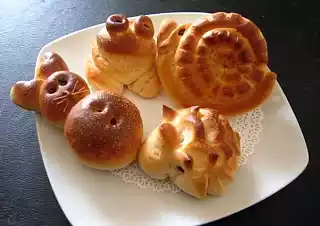 Coniglietti di pane al latte per pasqua