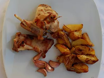 Coniglio all'aglio rosso di Nubia con patate marinate arrosto - foto 2