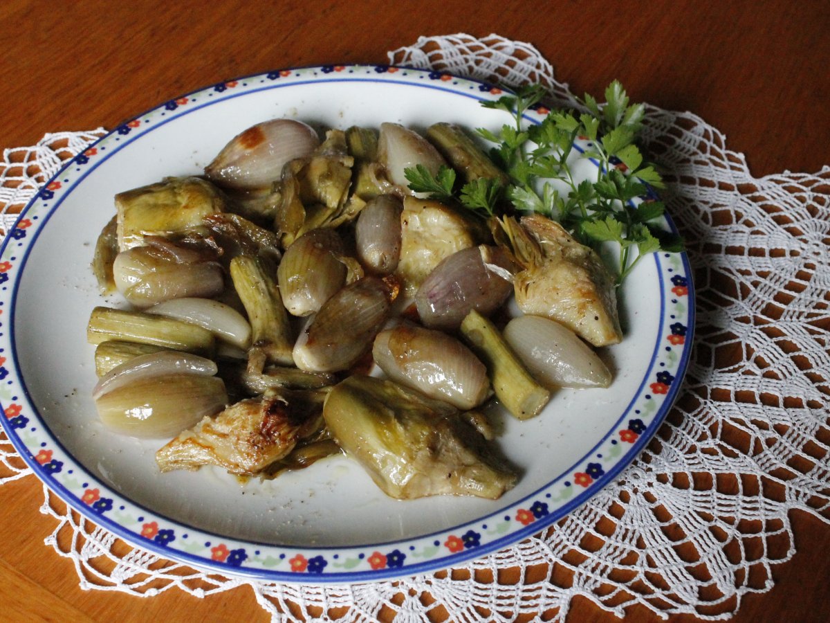 Contorno di carciofi e scalogni