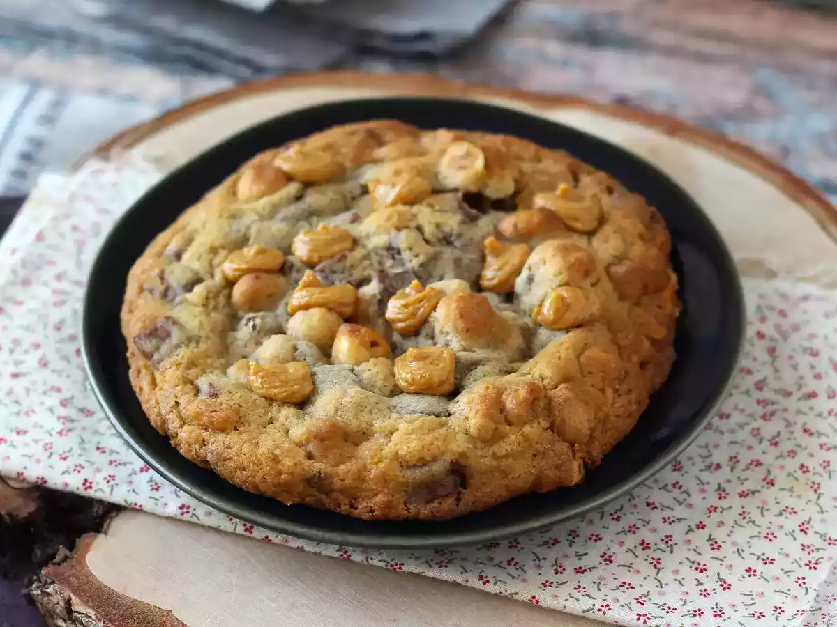 Cookies giganti con cioccolato, nocciole e pralinato - foto 3