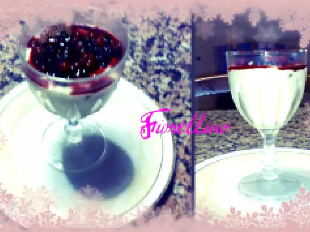 Coppa di panettone alla crema chantilly e frutti di bosco