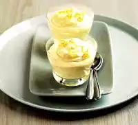 Coppette di mousse al limone