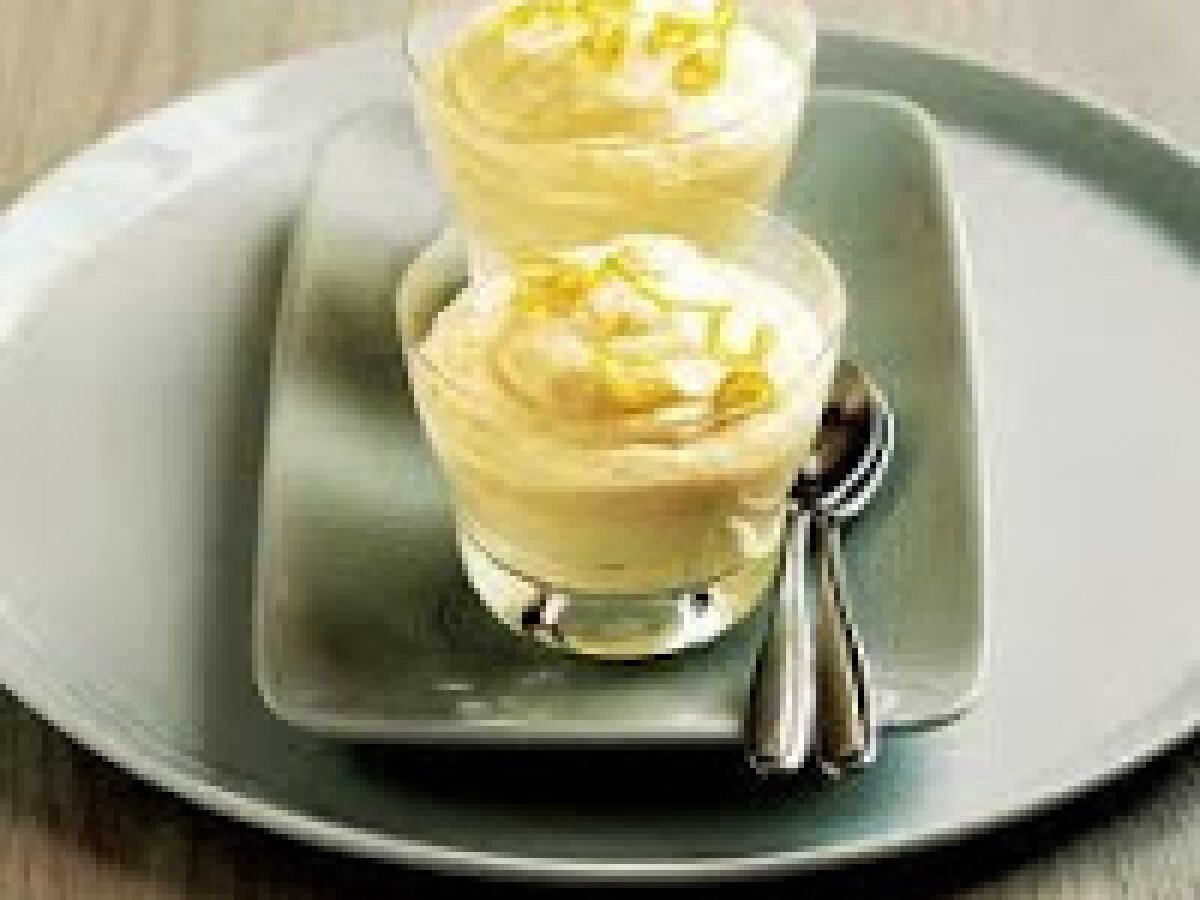 Coppette di mousse al limone