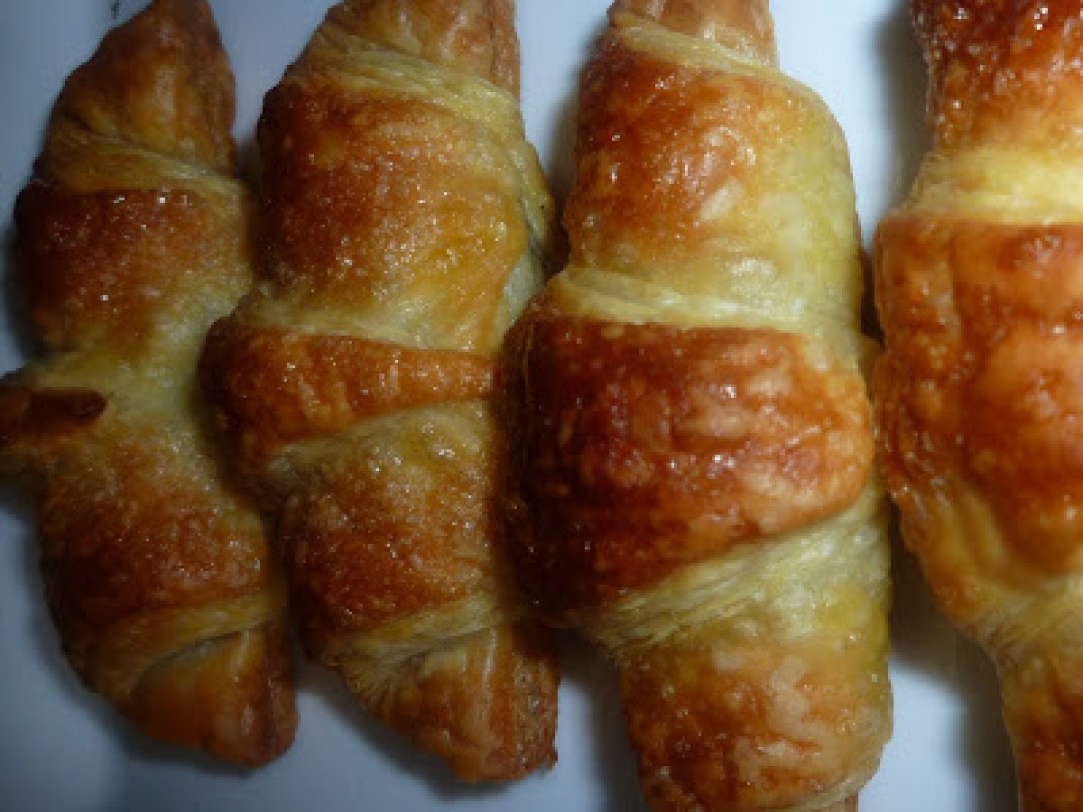 CORNETTI DI PASTA SFOGLIA CON RIPIENO DI NUTELLA - foto 2