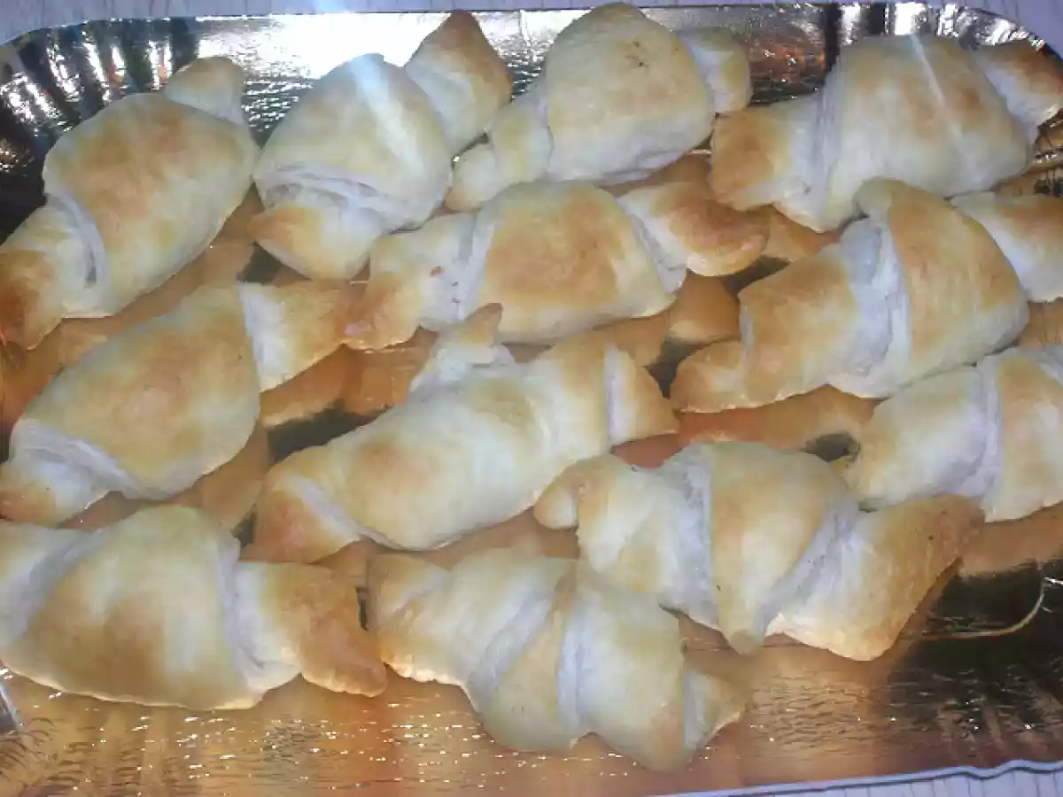 Cornetti di sfoglia al tonno