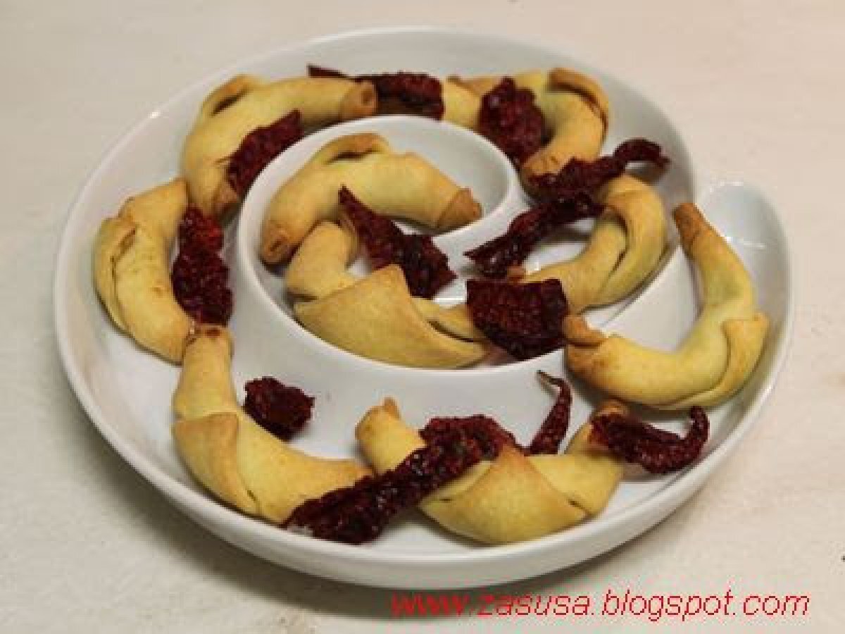 Cornetti farciti con crema di carciofi