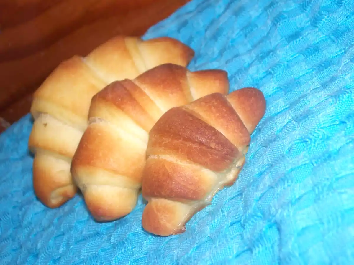 Cornettini di pan brioche farciti con mousse di tonno
