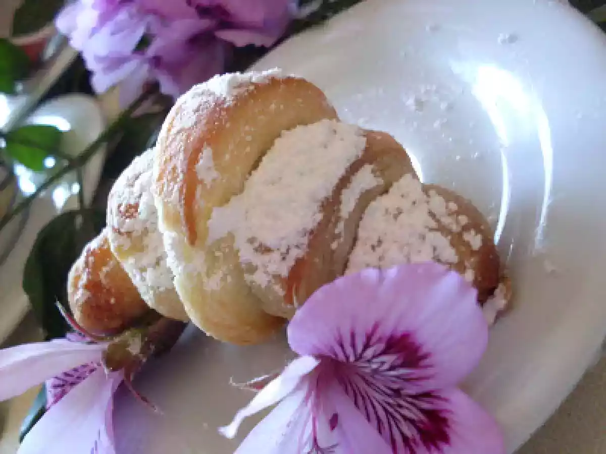 Cornettini di Sfoglia Magica... ovvero la magia di un'ingrediente impensabile!