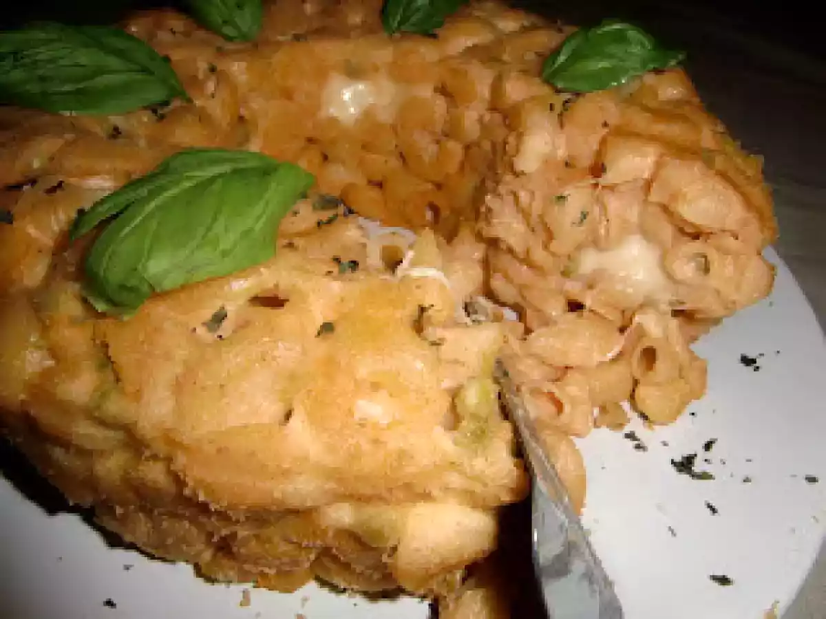 CORONA DI PASTA AL FORNO IN SALSA ROSA - foto 2