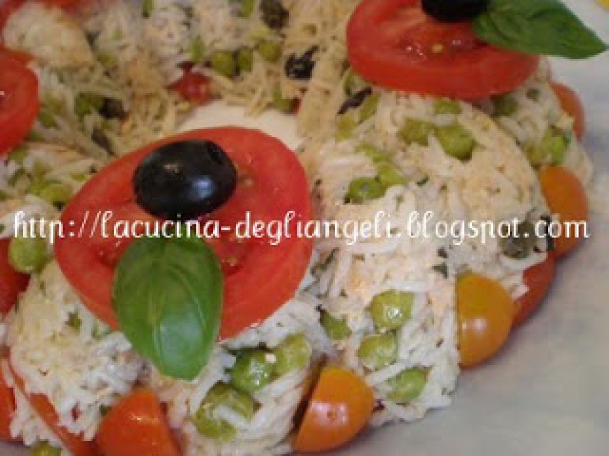 Corona di riso basmati, salmone, olive e piselli - foto 2