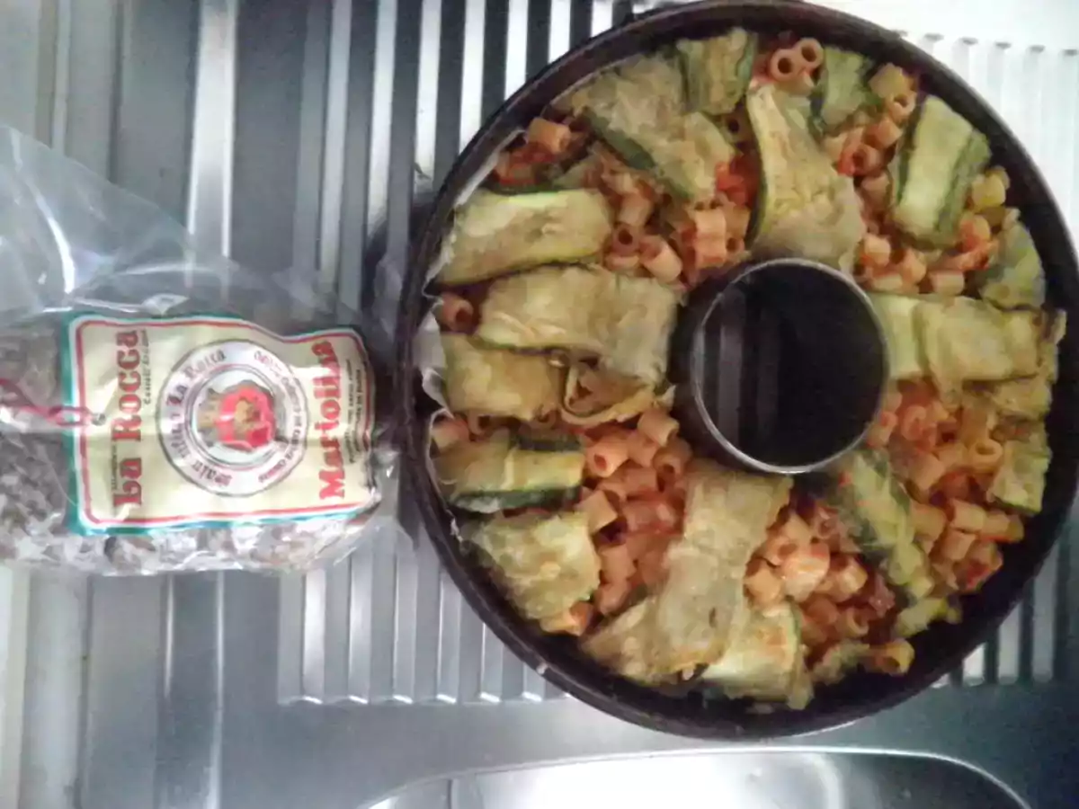 Corona di zucchine con tubetti al forno - foto 4