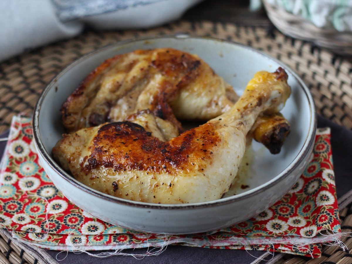 Cosce di pollo in padella, la ricetta per avere una carne tenera e saporita