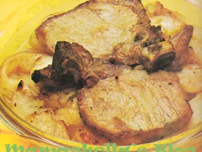 Costine o bistecche di maiale con le mele