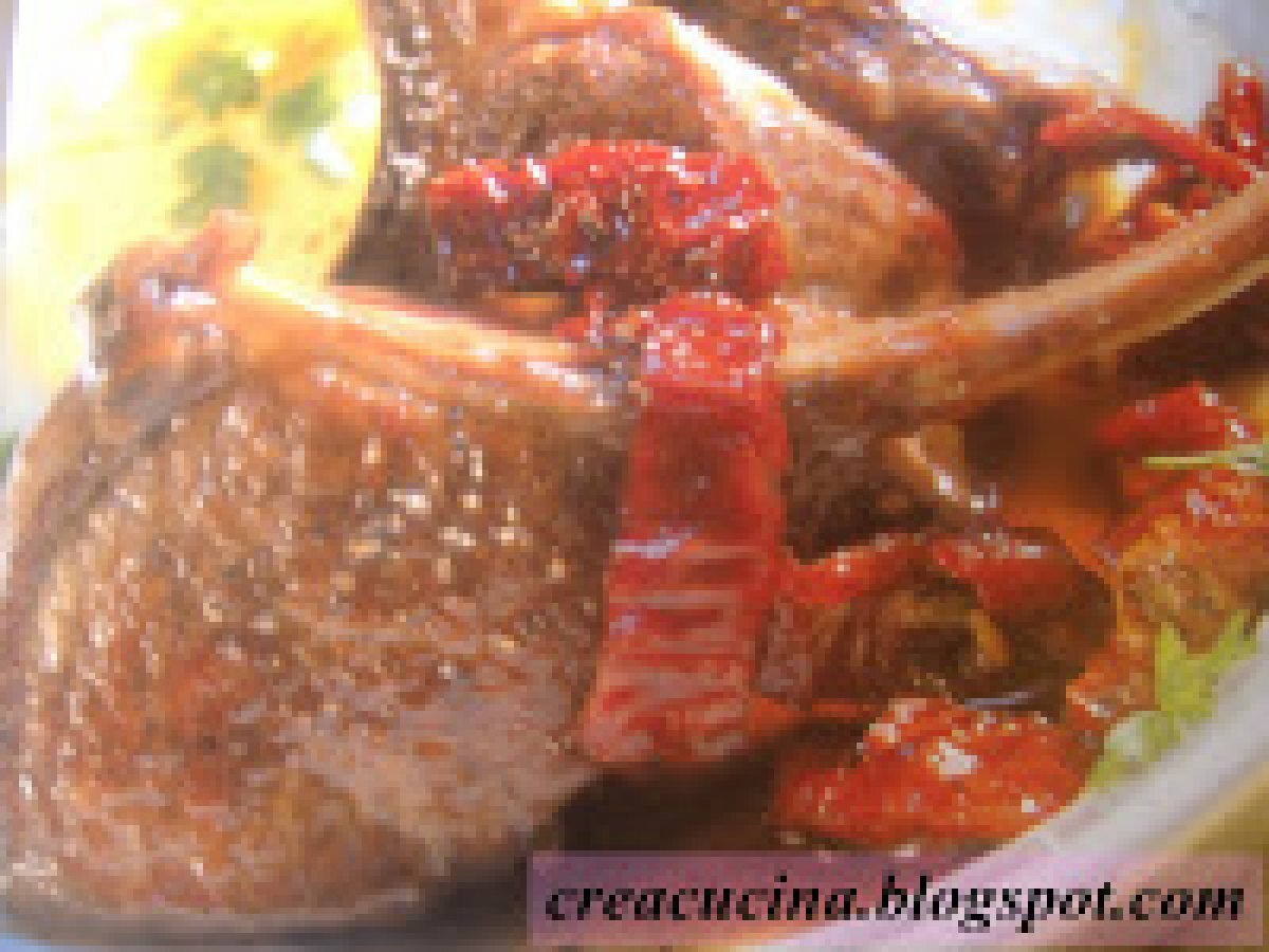 COSTOLETTE D'AGNELLO CON POMODORI SECCHI