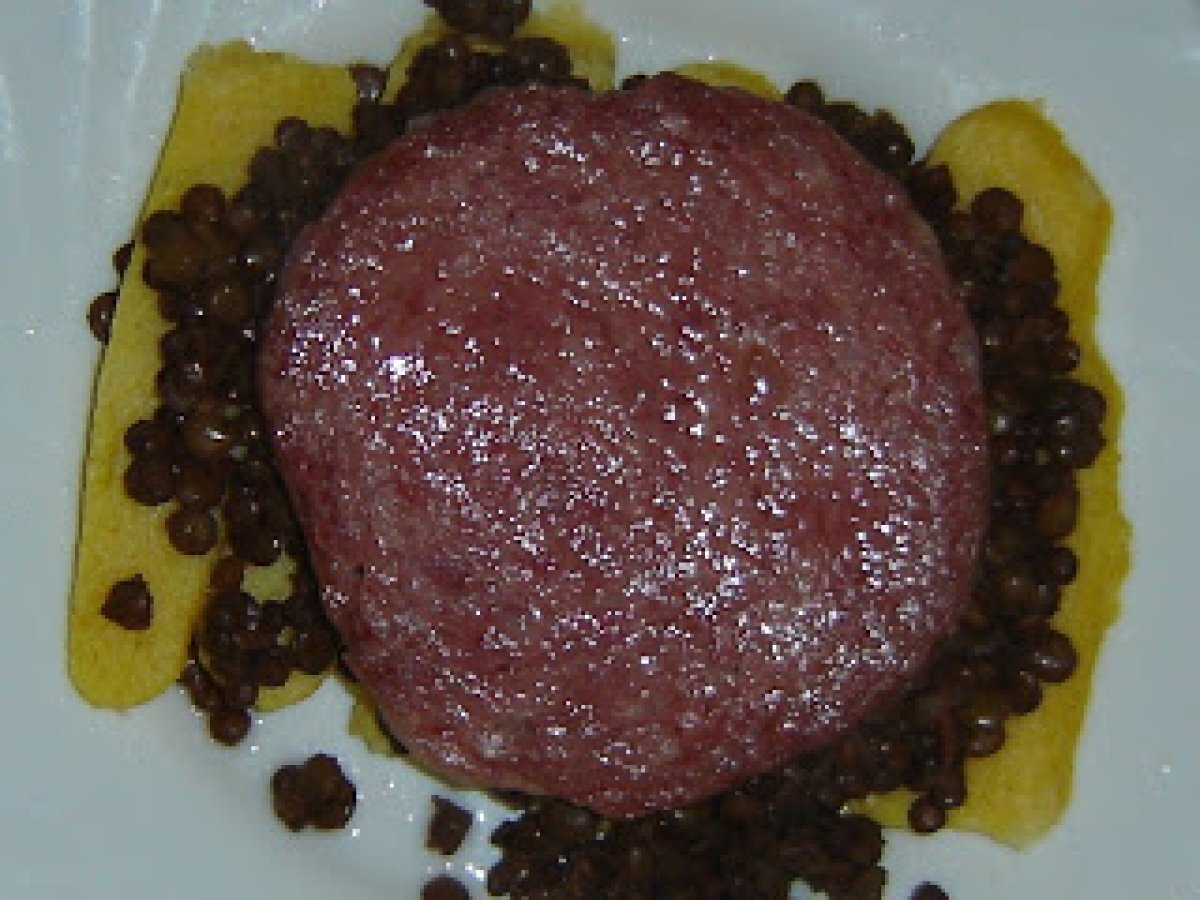 Cotechino con lenticchie e polenta