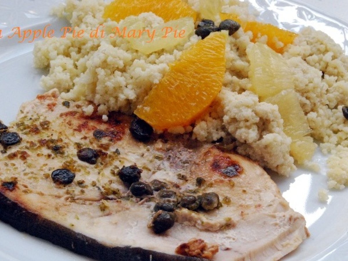 Cous cous agli agrumi con pesce spada ai capperi