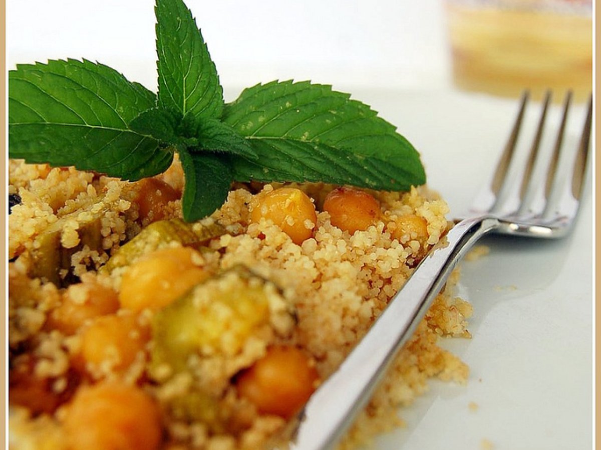 Cous cous con ceci e zucchine alla menta