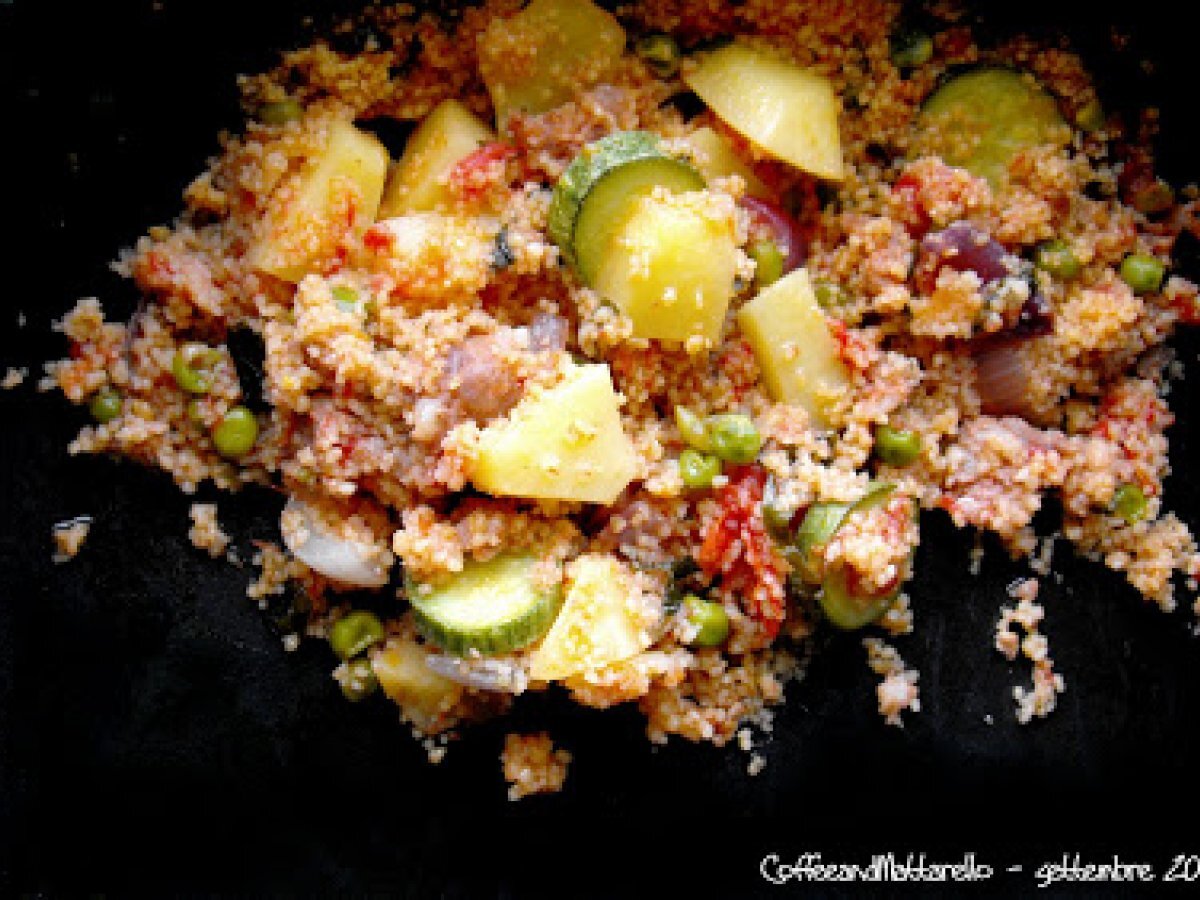 Cous cous con verdure e salsiccia