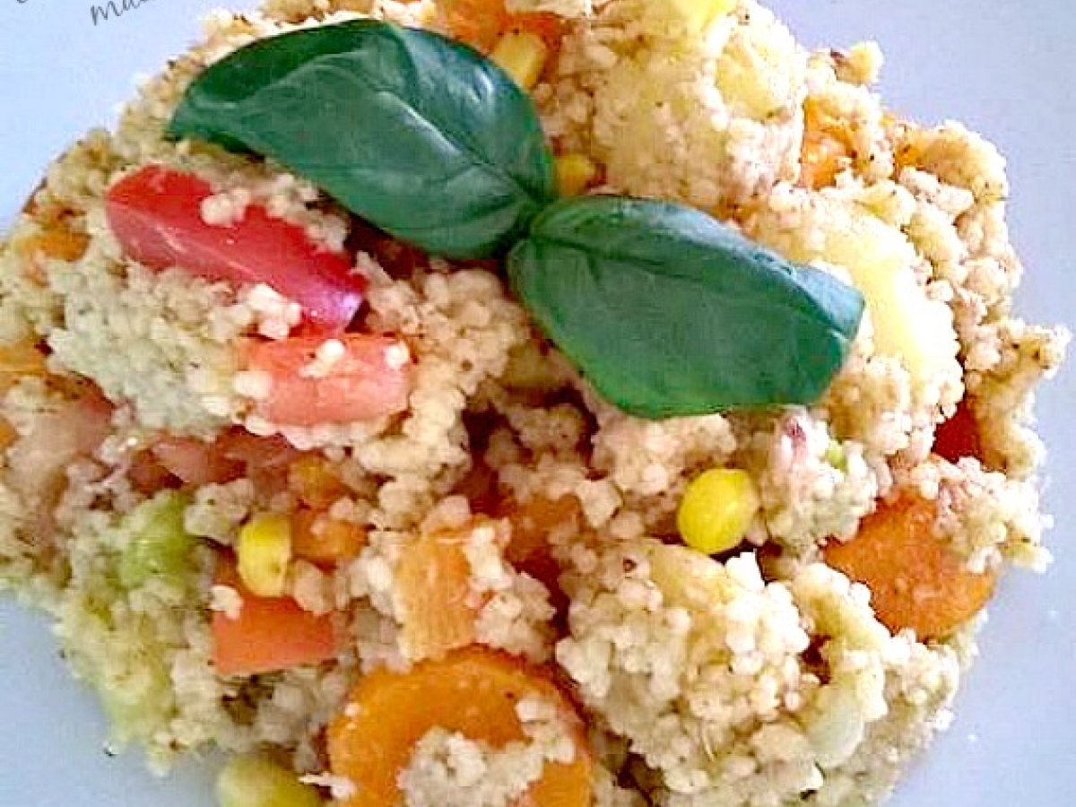 Cous cous di tonno verdure mais e pomodorini