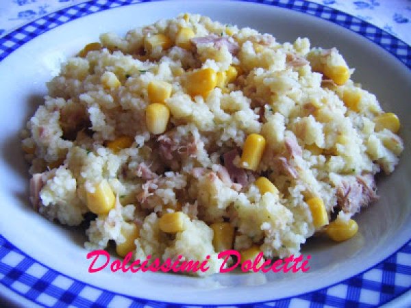 Cous Cous estivo con patate, erbe aromatiche, tonno e mais