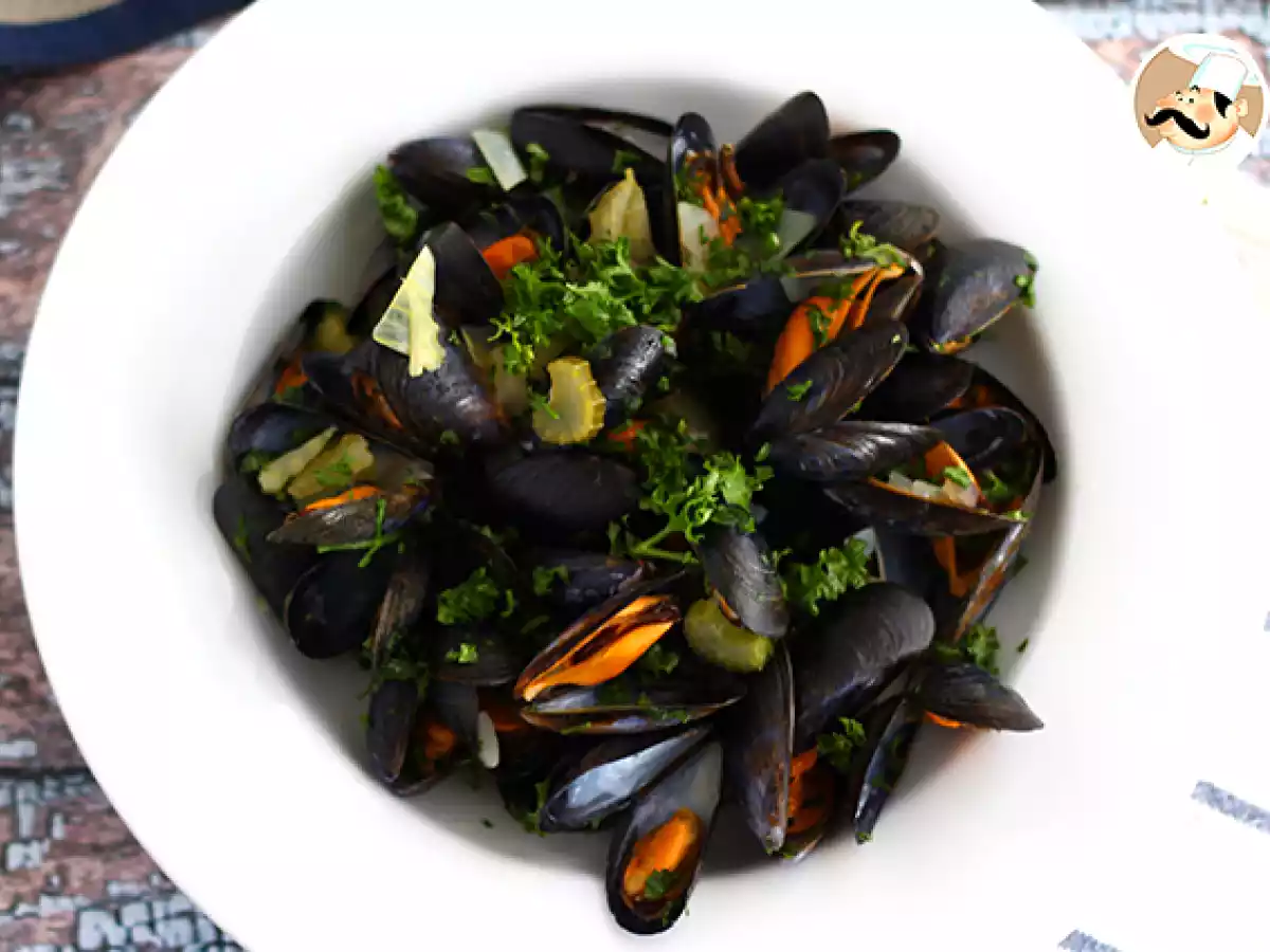 Cozze alla marinara, la ricetta rapida da preparare con il vino bianco - foto 4