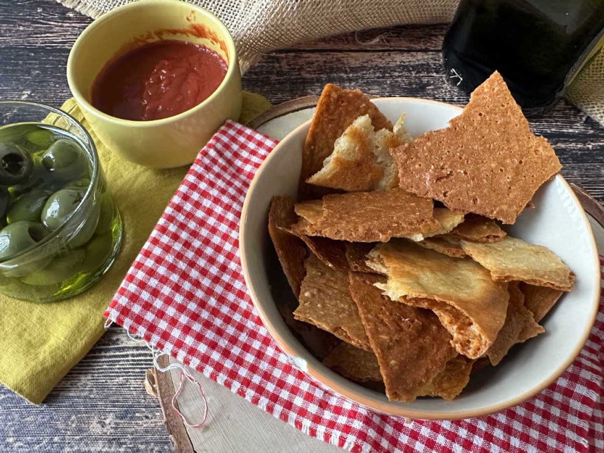 Cracker di parmigiano, la ricetta facile e veloce per l'aperitivo