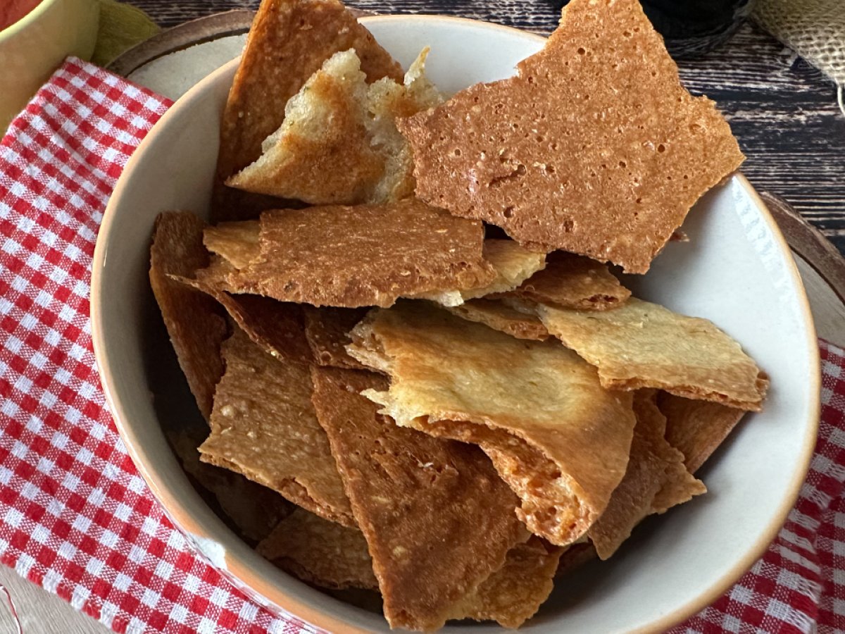 Cracker di parmigiano, la ricetta facile e veloce per l'aperitivo - foto 2