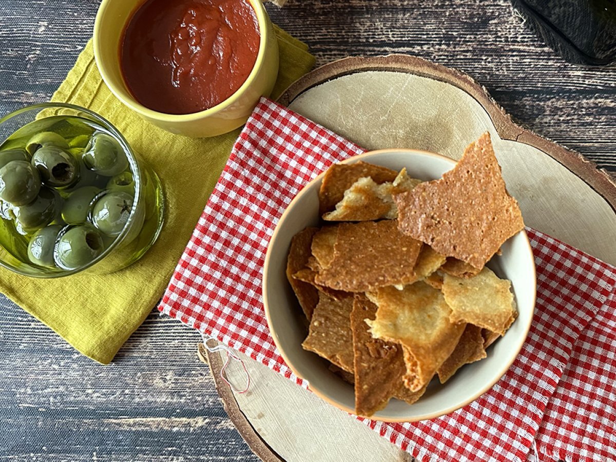 Cracker di parmigiano, la ricetta facile e veloce per l'aperitivo - foto 3