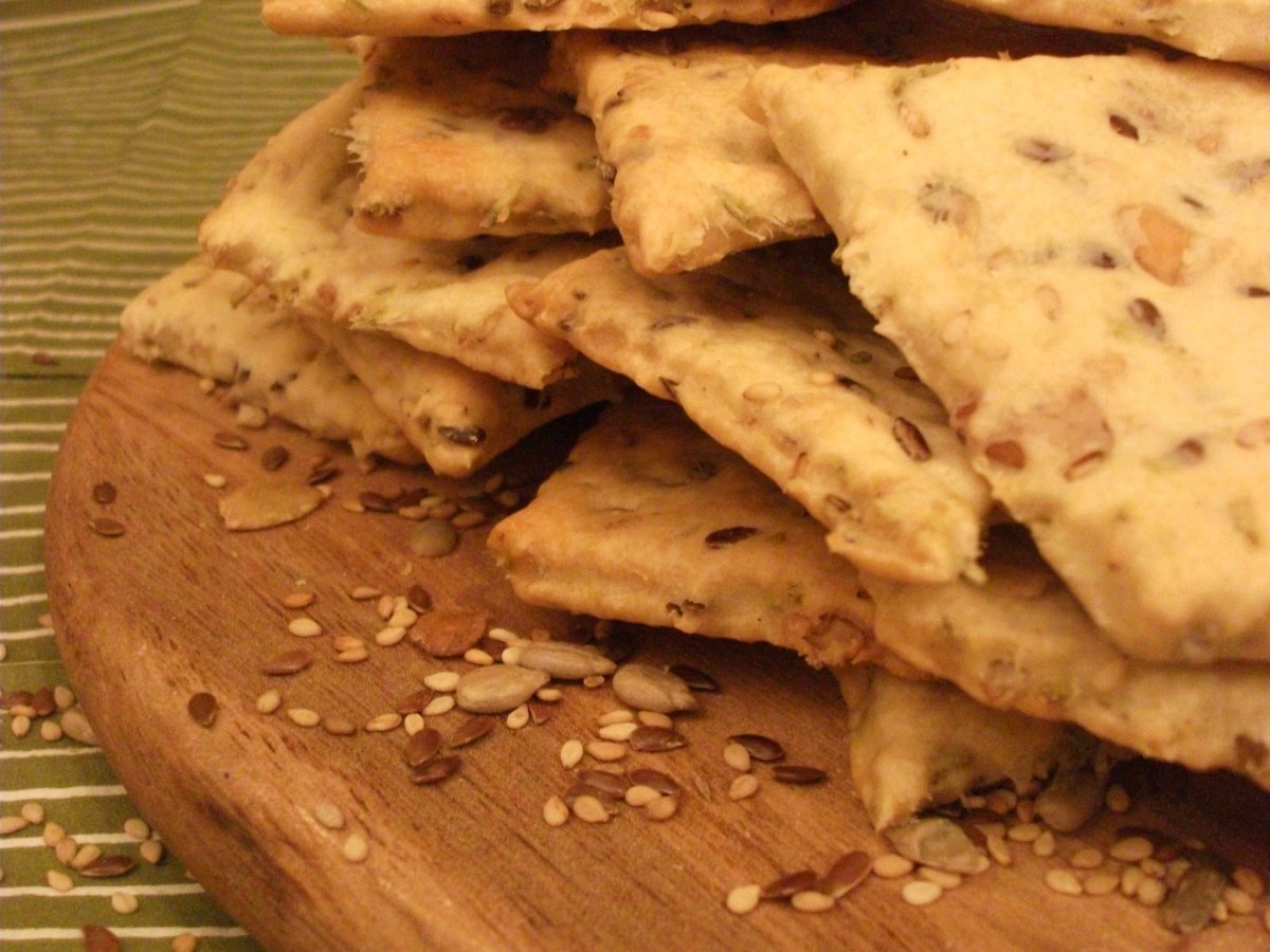 Crackers al vino e semi