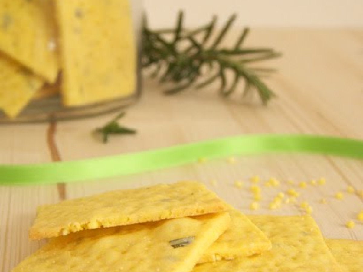 Crackers di farina di mais, rosmarino e miglio - foto 2