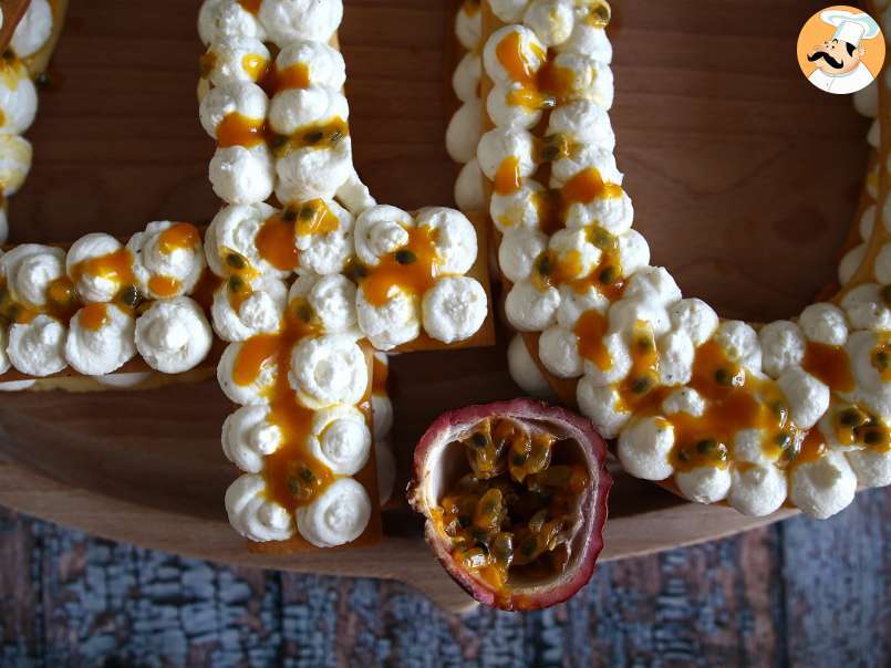 Cream tart, la torta a forma di numero con mango e frutto della passione, foto 4