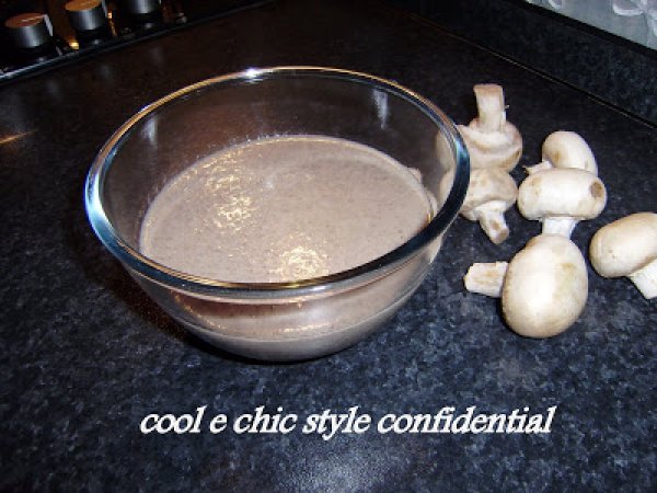 CREMA AI FUNGHI CON CROSTINI DI BAGUETTE AROMATIZZATI ALLE ERBE ED AGLIO, foto 3