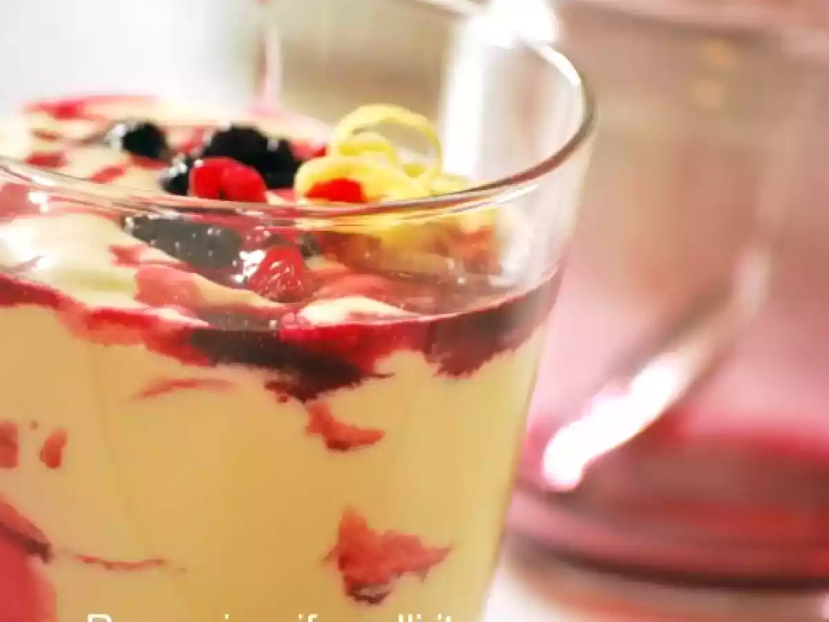 Crema al mascarpone e frutti di bosco