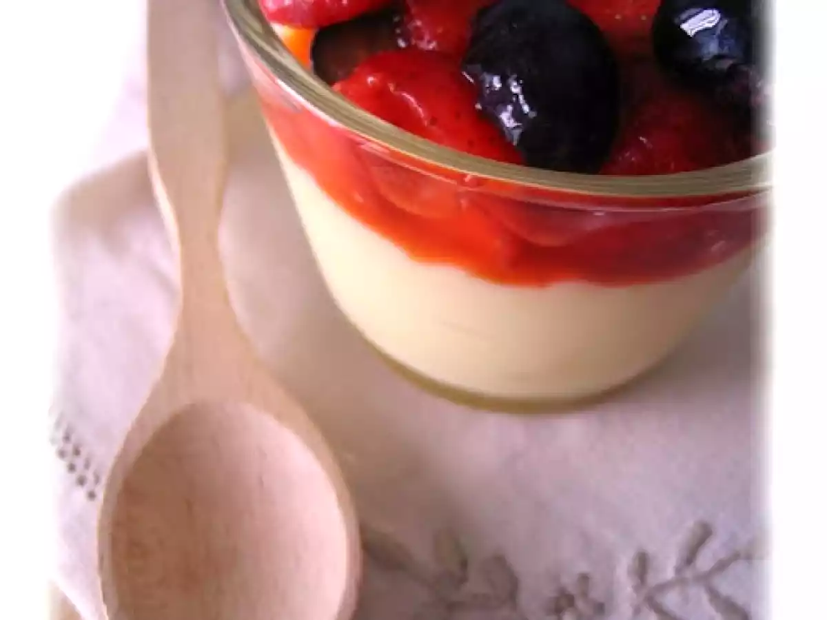 Crema Bimby profumata al limone con frutti di bosco