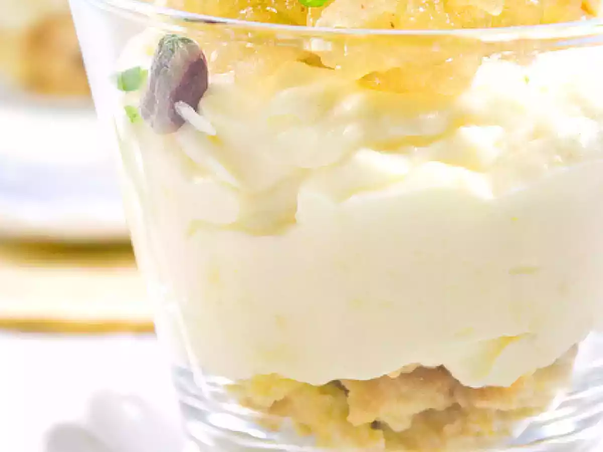 Crema chantilly con mele e briciole di frolla