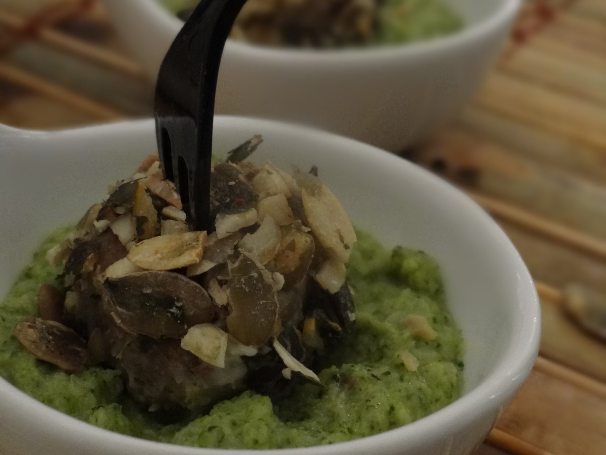 Crema di Broccoli alla salvia con polpettine alle castagne e gorgonzola